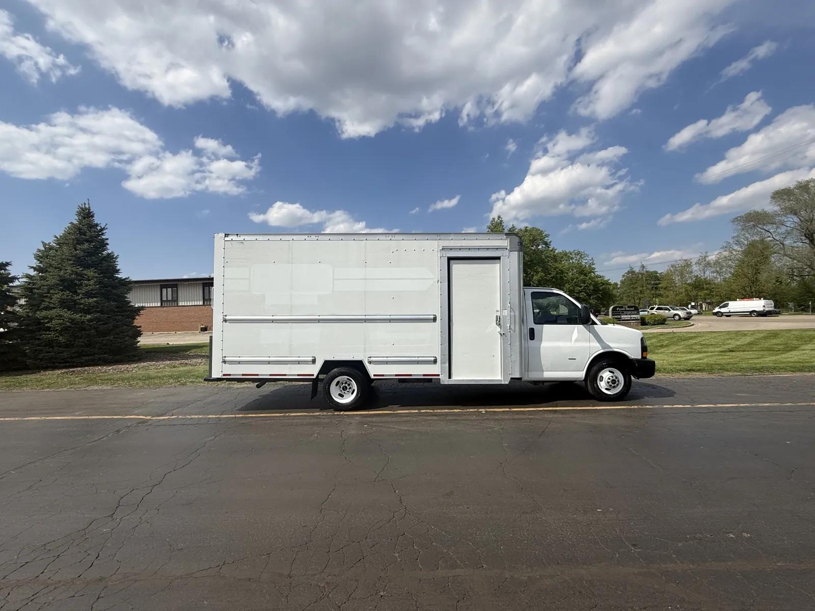 gmc savana cutaway 2022 7GZ37TC7XNN011460 image gmc savana cutaway 2022 7GZ37TC7XNN011460 image